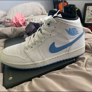 Air Jordan 1 Legend Blue ( open to negotiation)